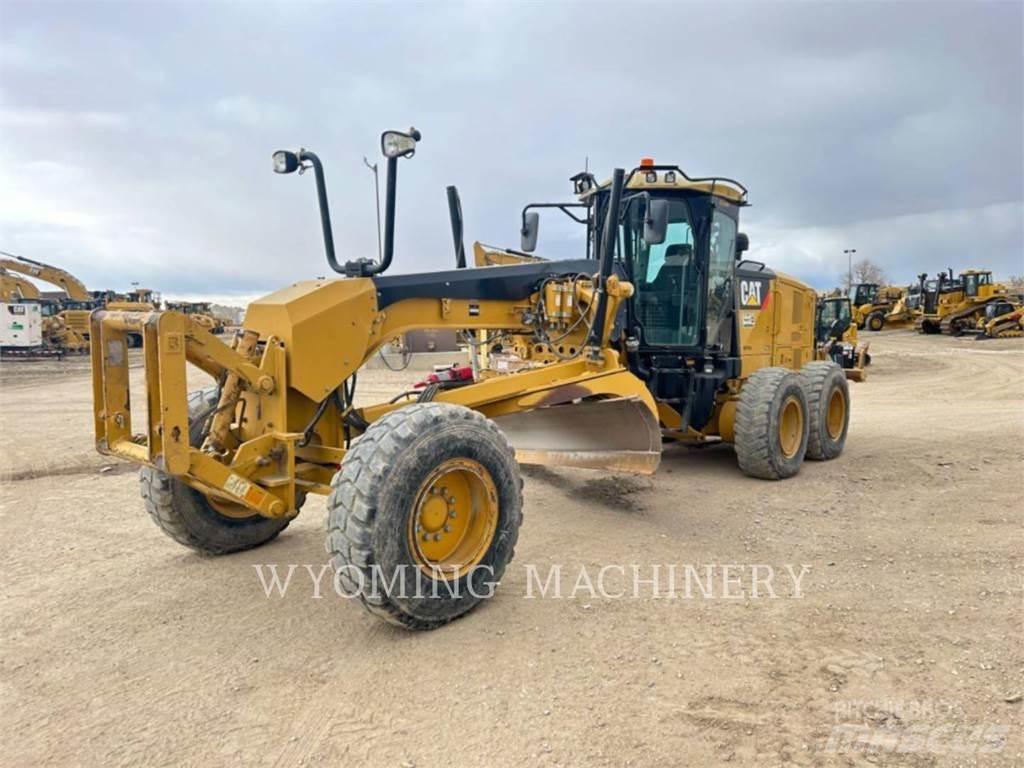 CAT 140M 2 Грейдери