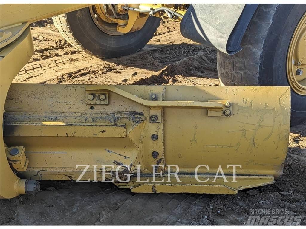 CAT 140M2AWD Грейдери
