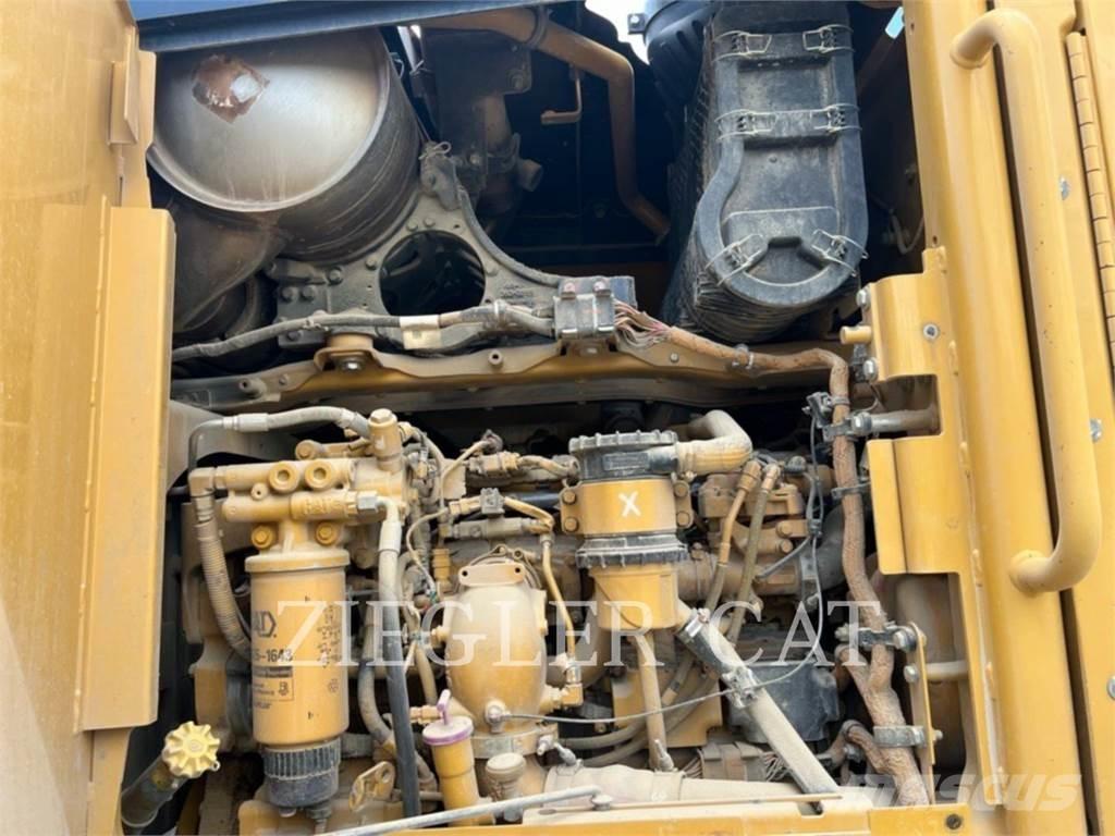 CAT 140M2AWD Грейдери
