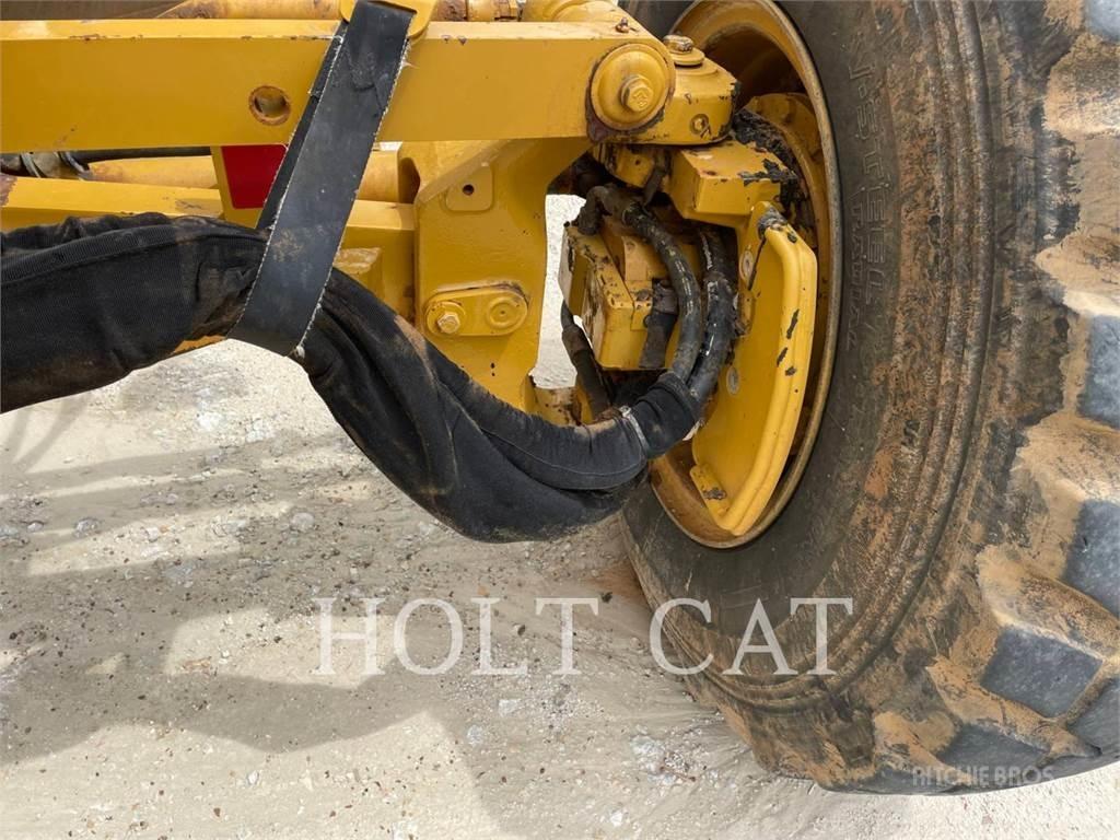 CAT 150-15AWD Грейдери