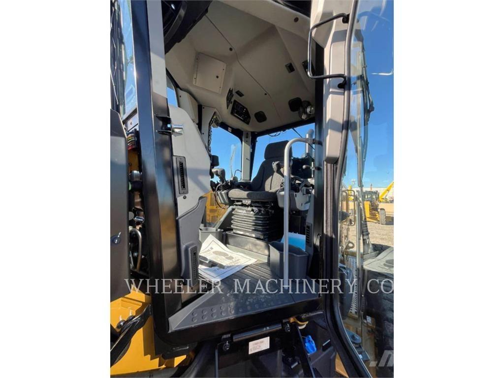 CAT 150 AWD Грейдери