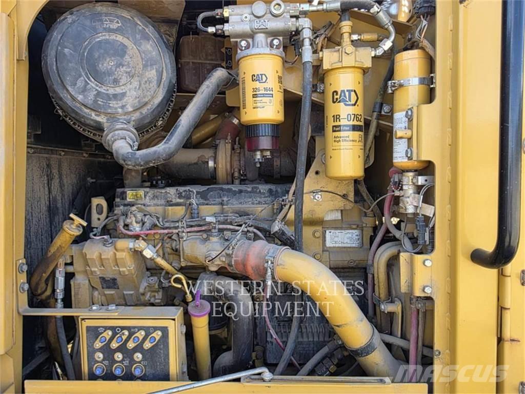 CAT 160M AWD Грейдери