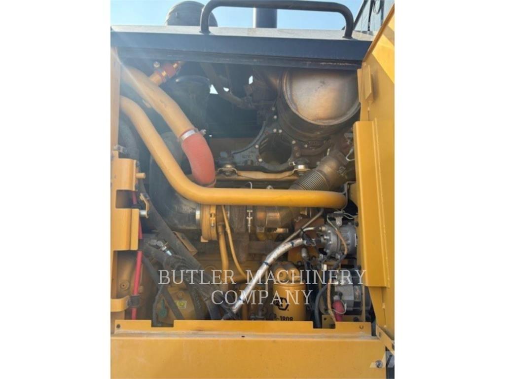 CAT 160M2AWD Грейдери