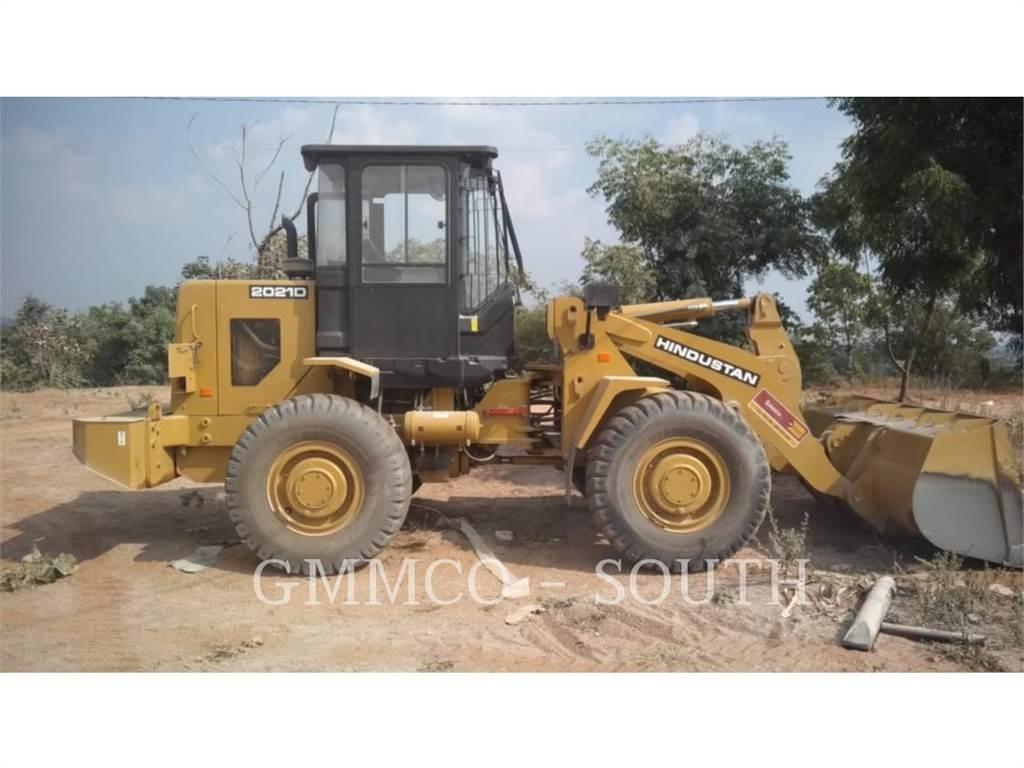 CAT 2021D Колесни товарачи