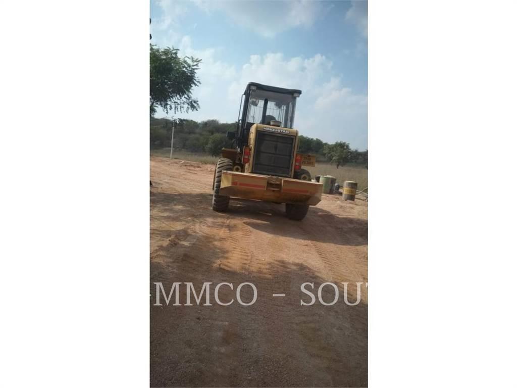 CAT 2021D Колесни товарачи