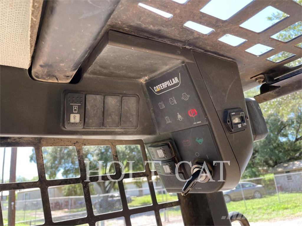 CAT 216 Мини товарачи
