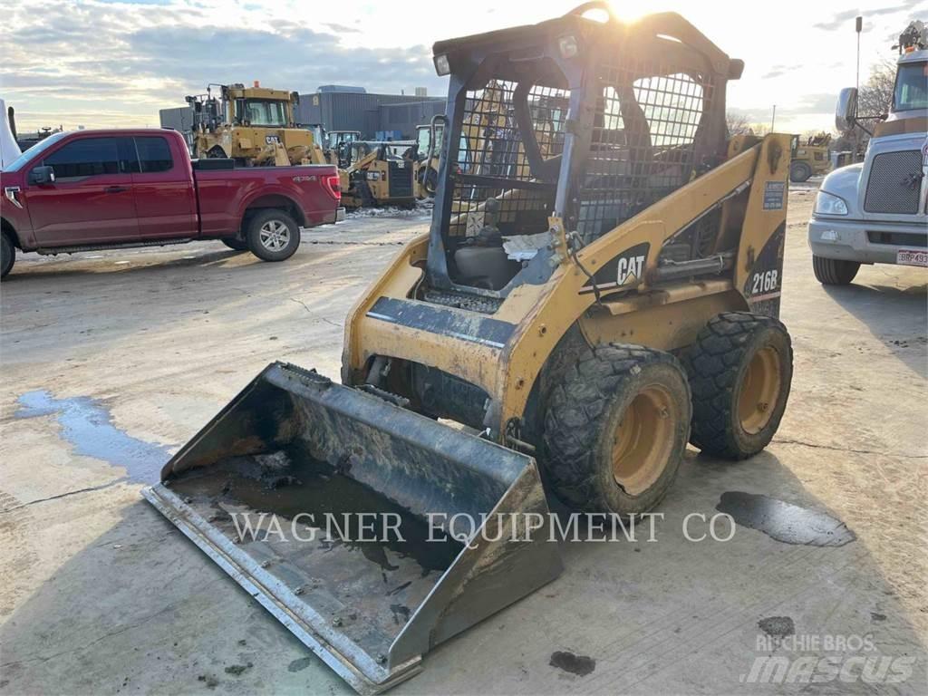 CAT 216B Мини товарачи
