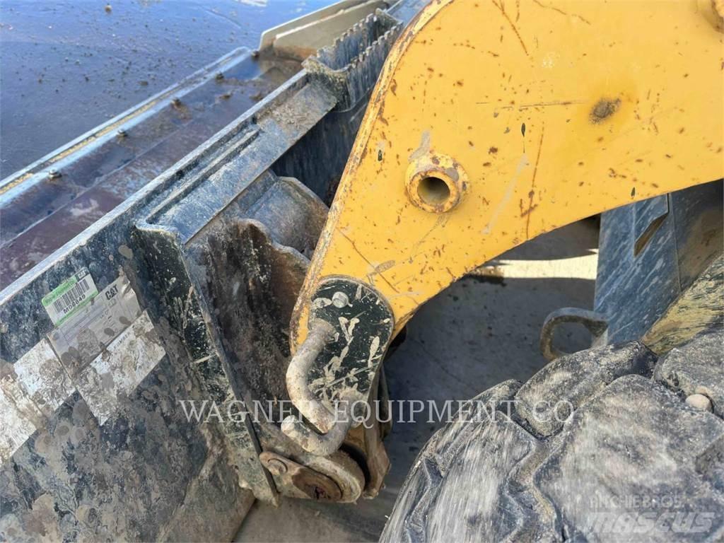 CAT 216B Мини товарачи

