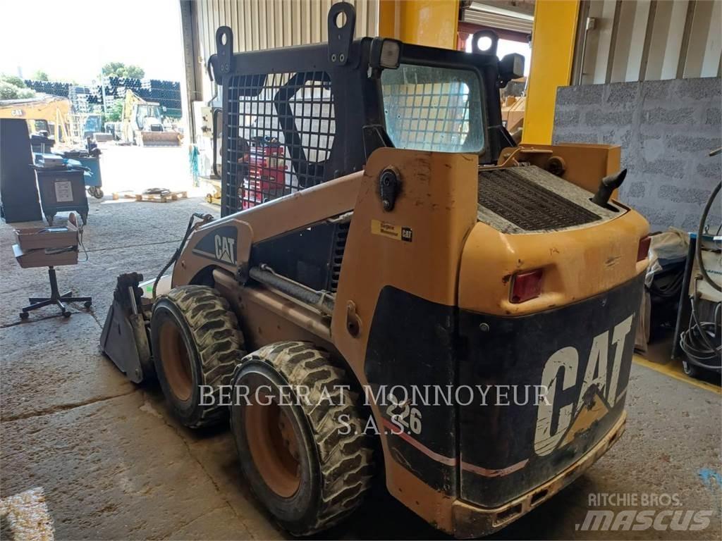 CAT 226 Мини товарачи
