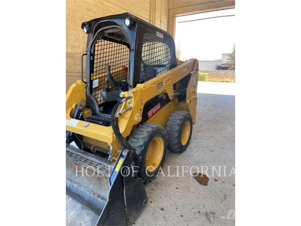 CAT 226 HF Мини товарачи
