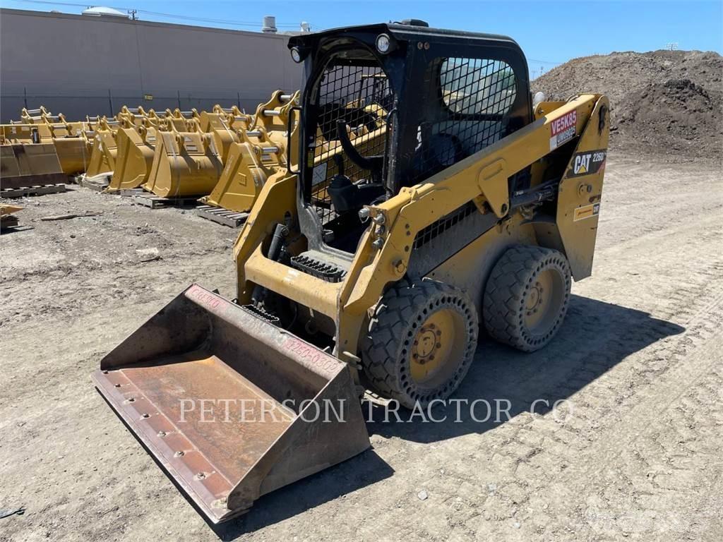 CAT 226D Мини товарачи
