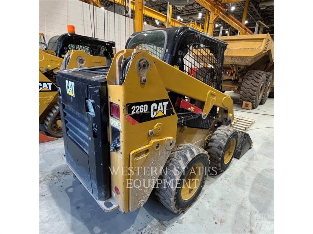CAT 226D Мини товарачи
