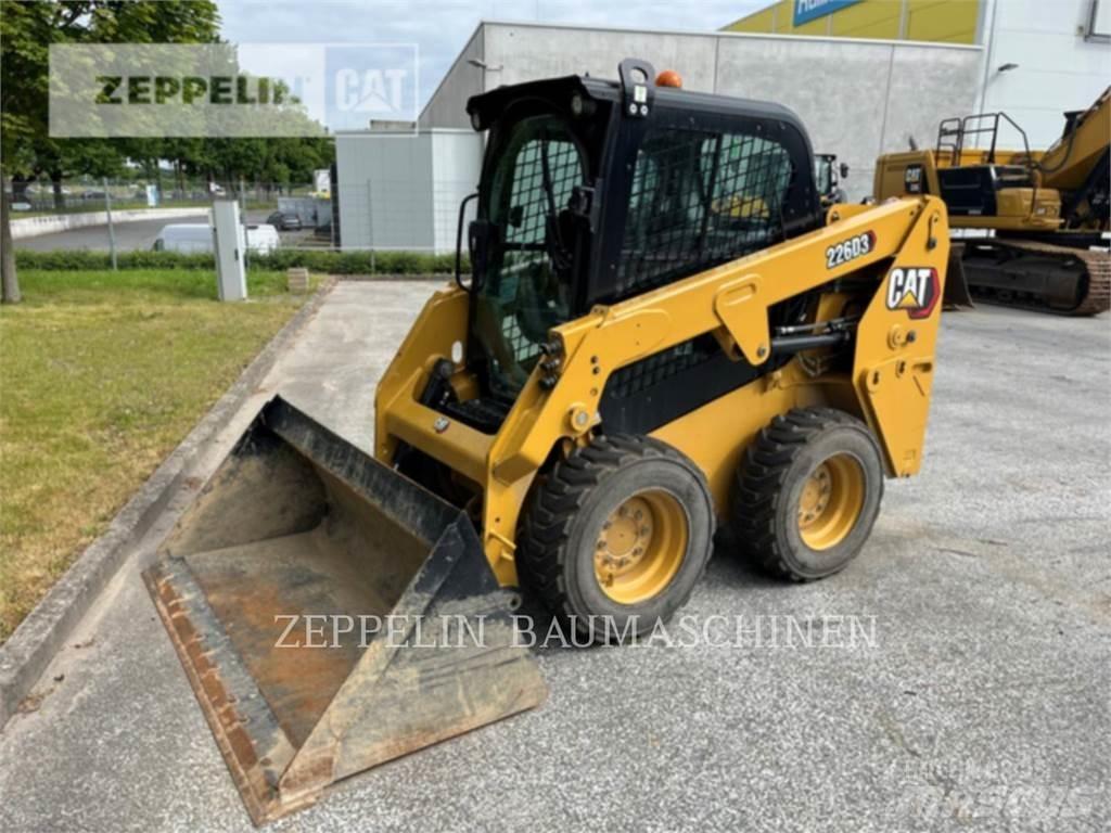 CAT 226D Мини товарачи
