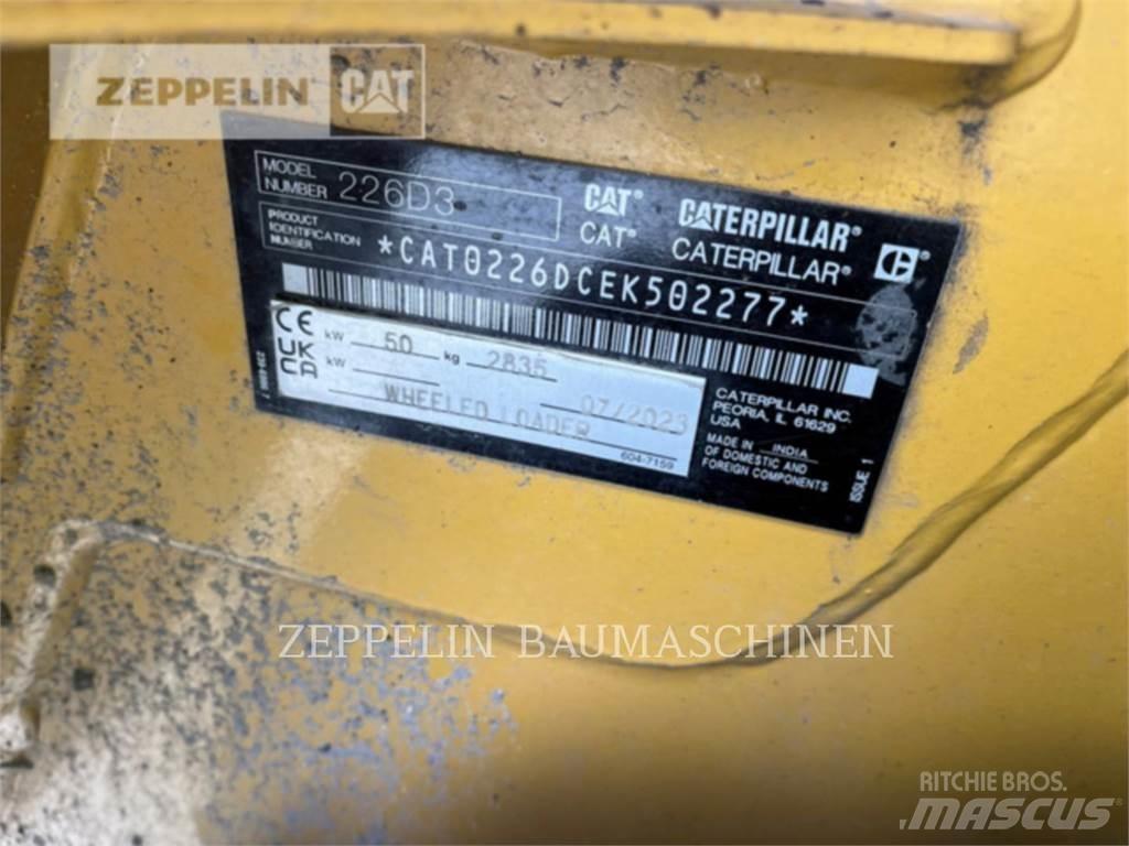 CAT 226D Мини товарачи
