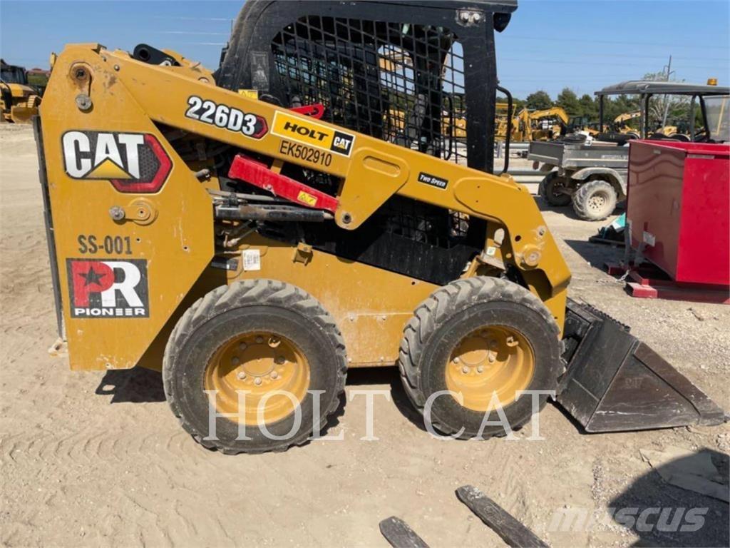 CAT 226D Мини товарачи
