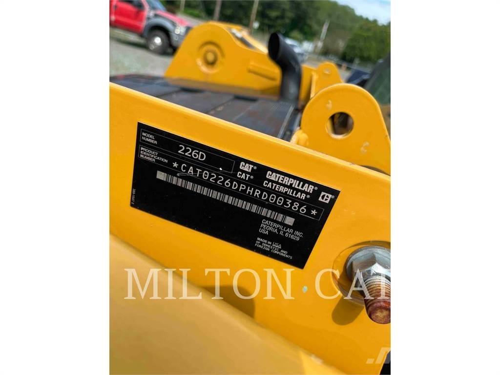 CAT 226D Мини товарачи
