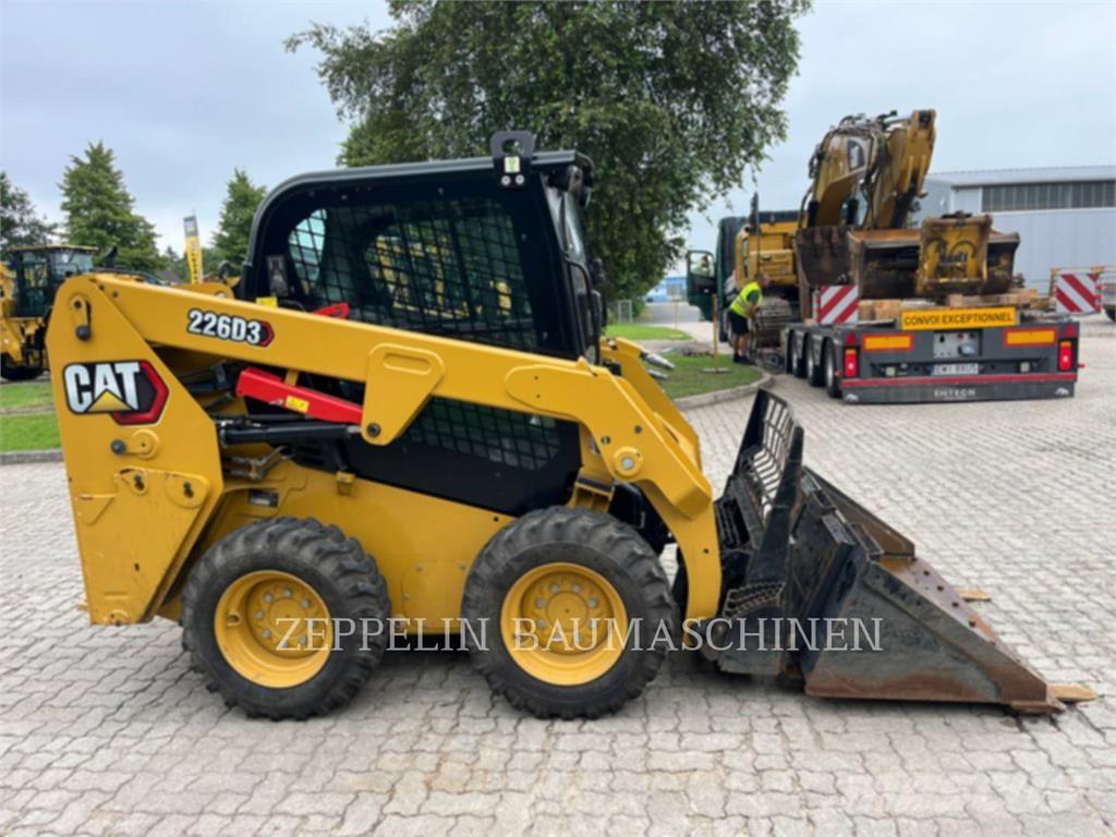CAT 226D Мини товарачи
