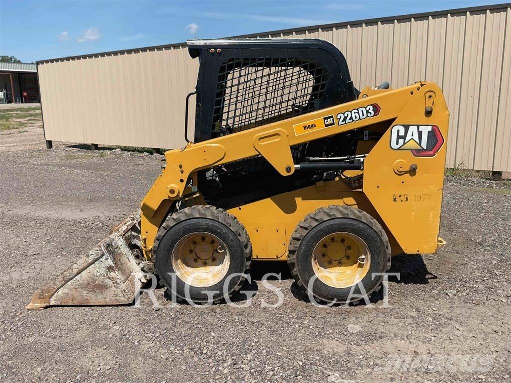 CAT 226D Мини товарачи
