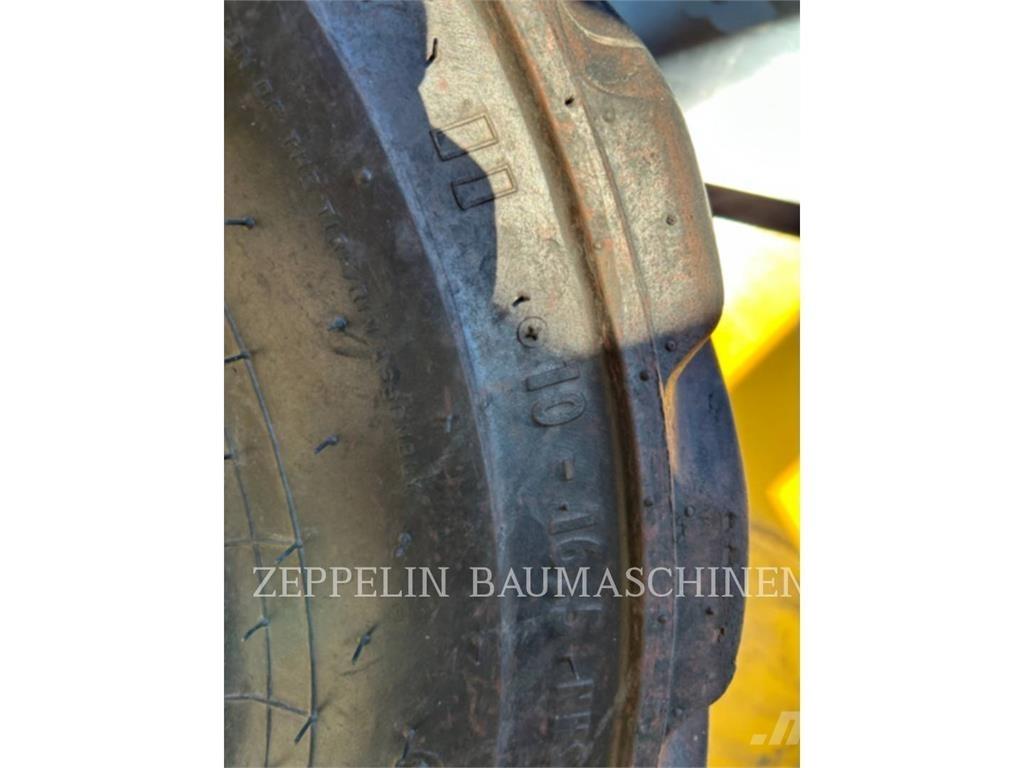 CAT 226D Мини товарачи
