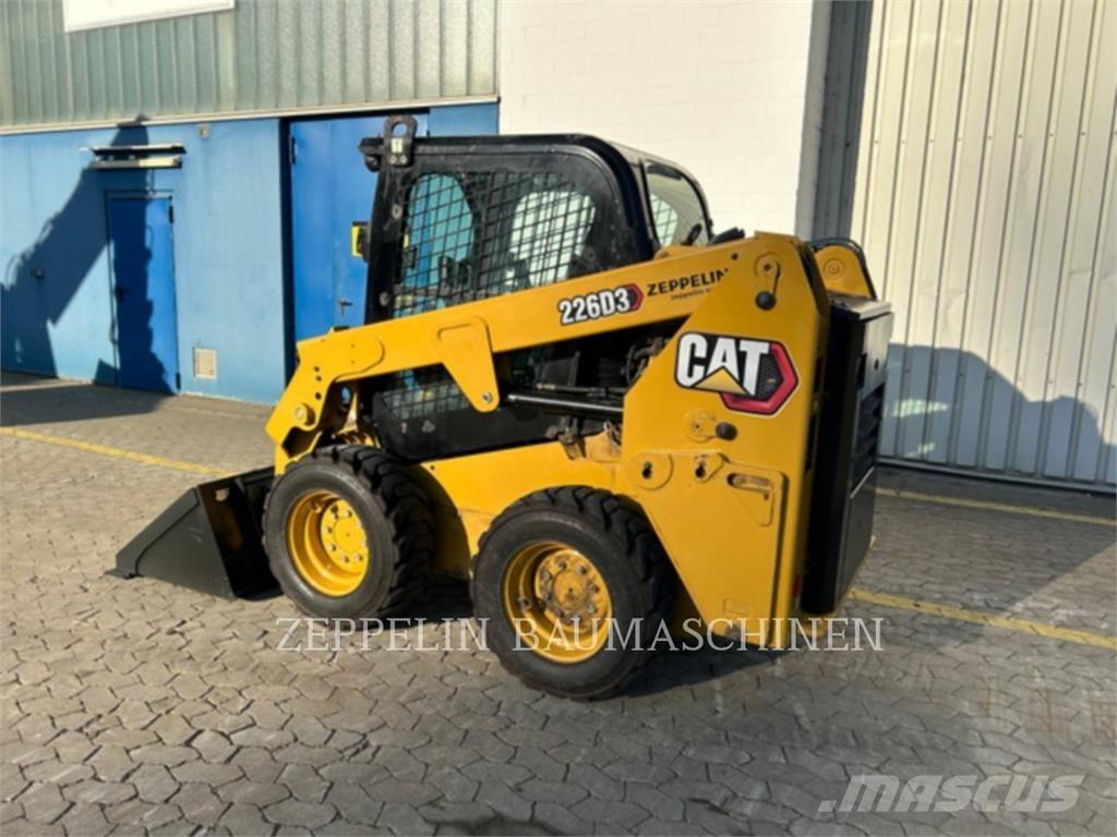 CAT 226D Мини товарачи
