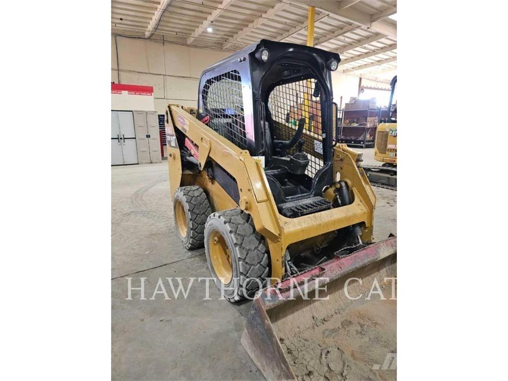 CAT 226D Мини товарачи
