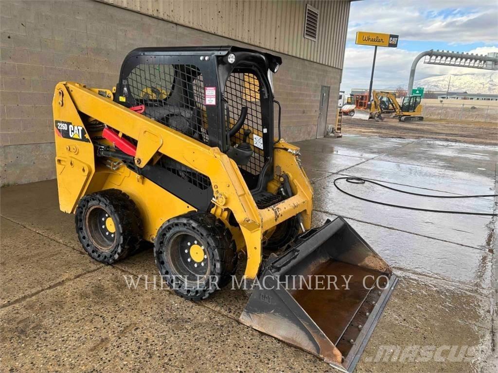 CAT 226D C1-H2 Мини товарачи
