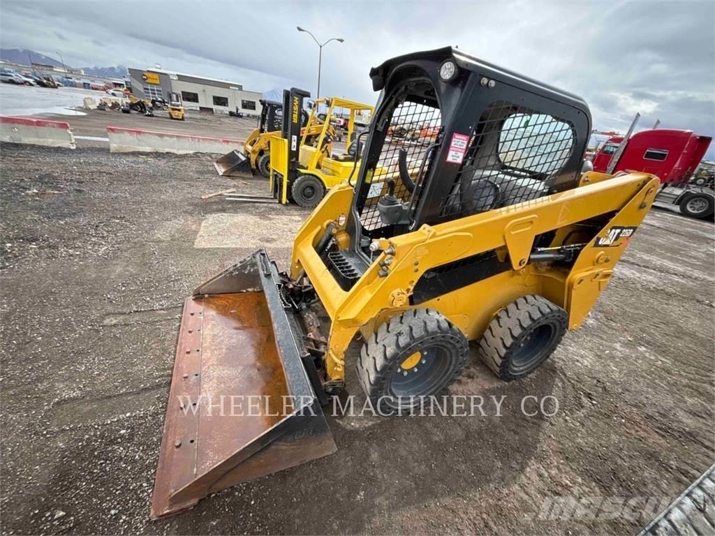 CAT 226D C1-H2 Мини товарачи
