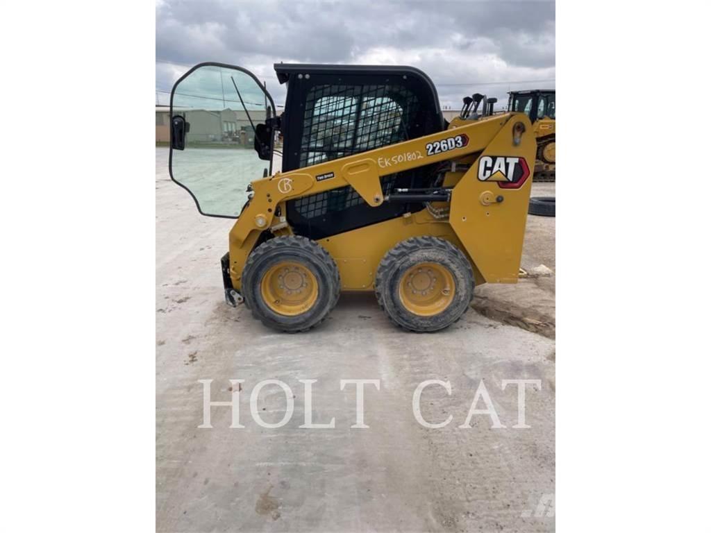 CAT 226D CAB Мини товарачи
