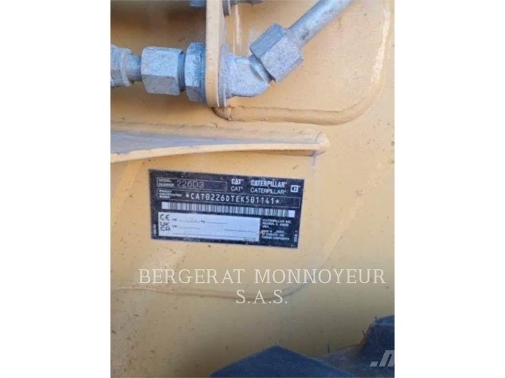 CAT 226D3 Мини товарачи

