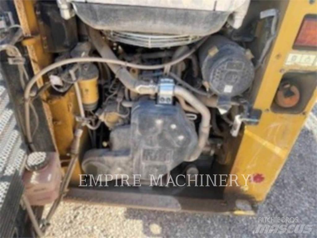 CAT 226D3 Мини товарачи
