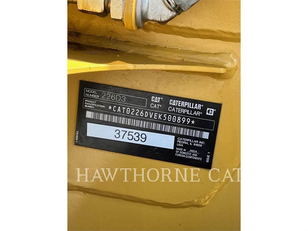 CAT 226D3 Мини товарачи
