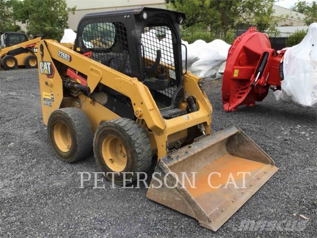 CAT 226D3 Мини товарачи

