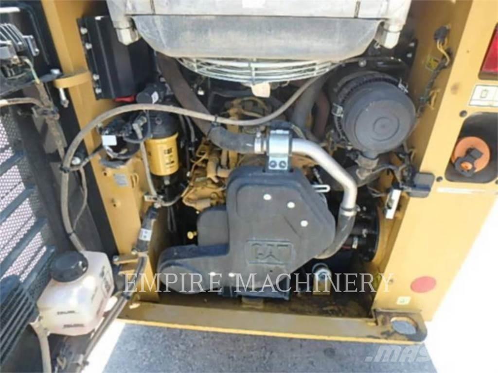 CAT 226D3 Мини товарачи
