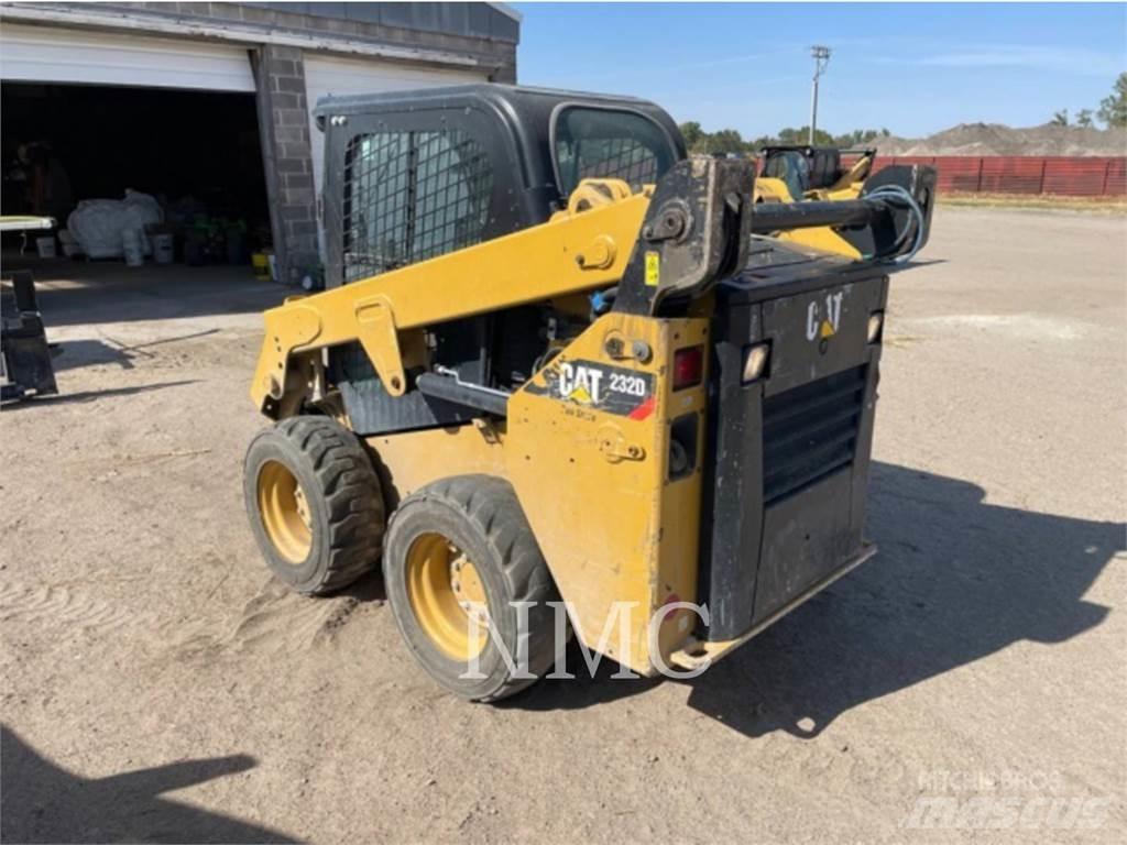 CAT 232D Мини товарачи
