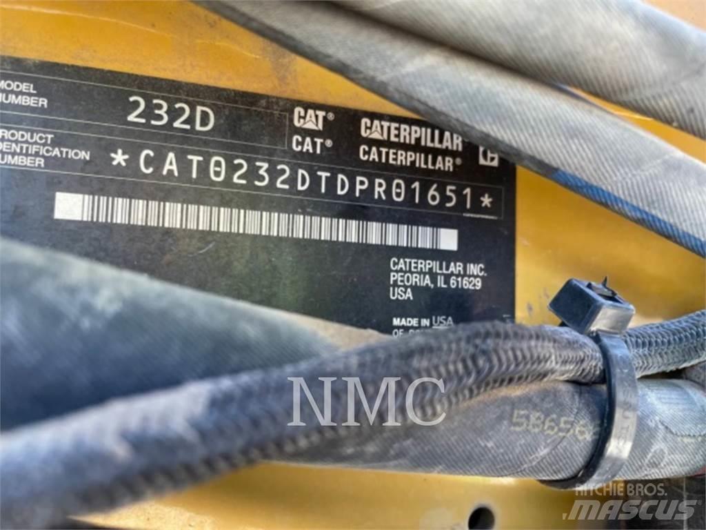 CAT 232D Мини товарачи
