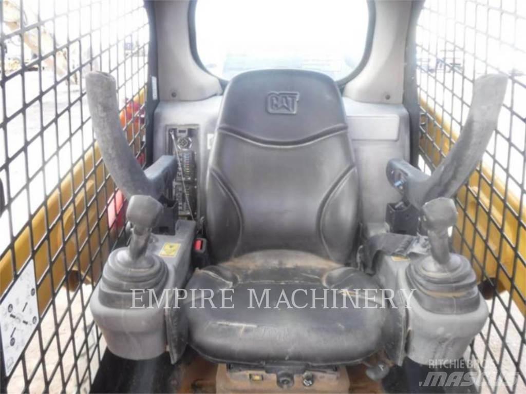 CAT 232D Мини товарачи
