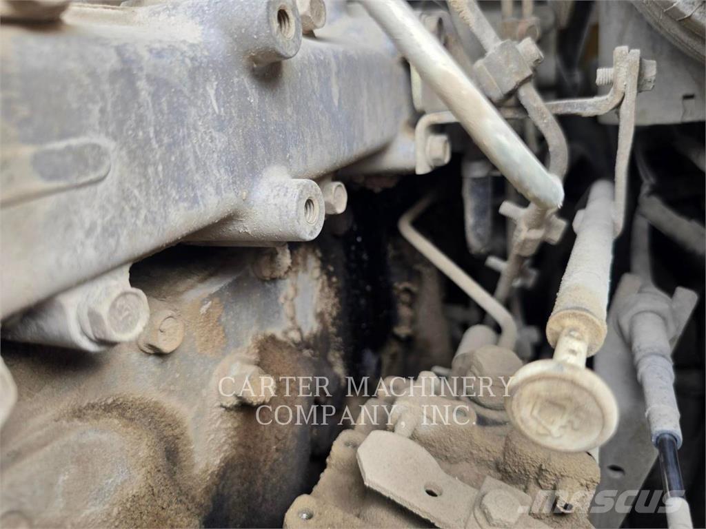 CAT 236B Мини товарачи
