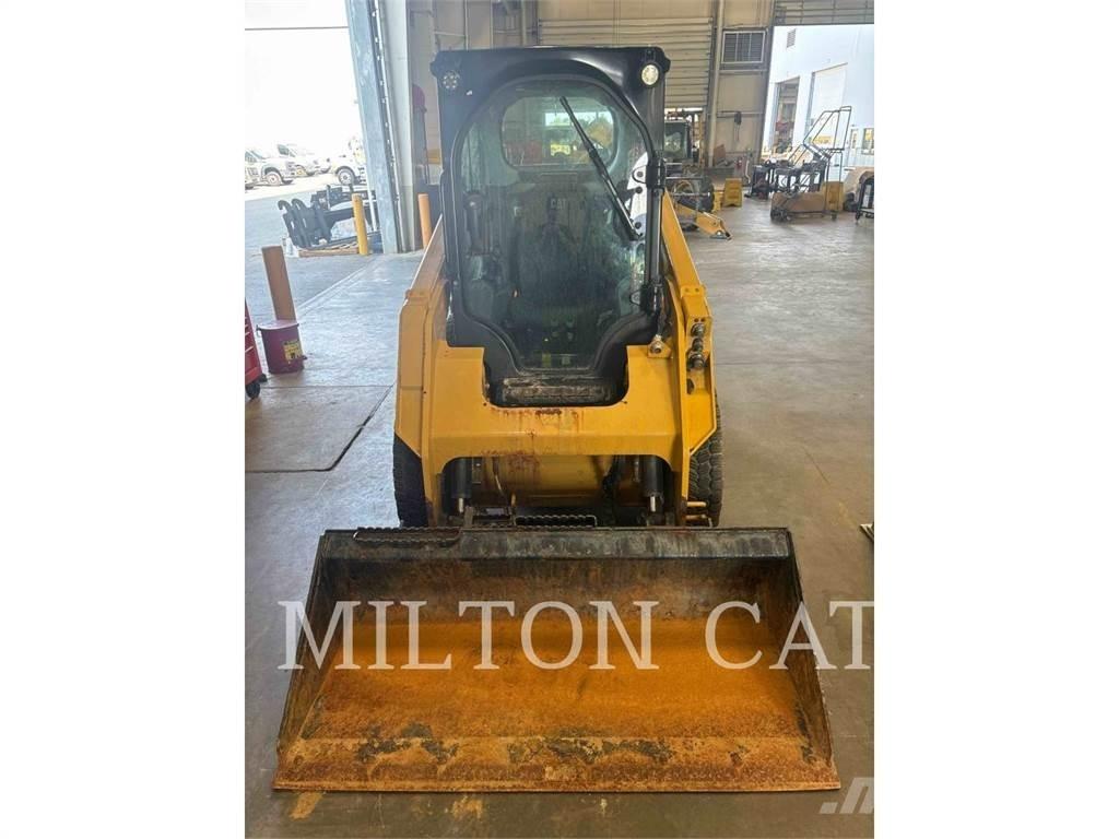 CAT 236D 3 Мини товарачи
