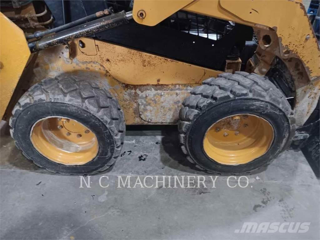 CAT 236D H2CN Мини товарачи
