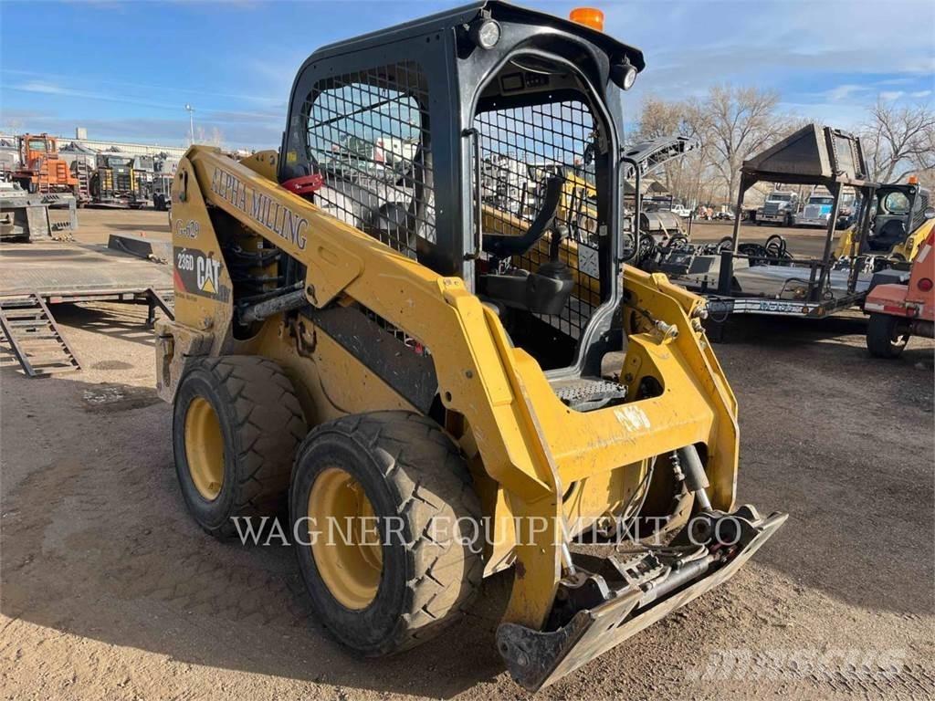 CAT 236D HF Мини товарачи
