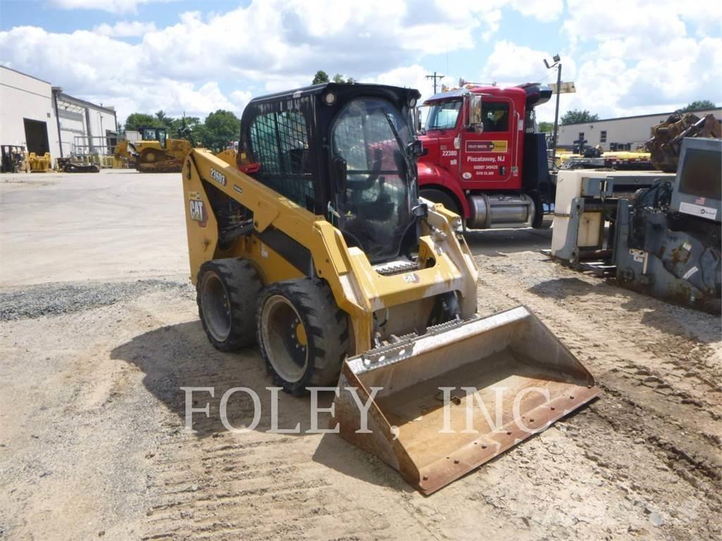 CAT 236D3 Мини товарачи
