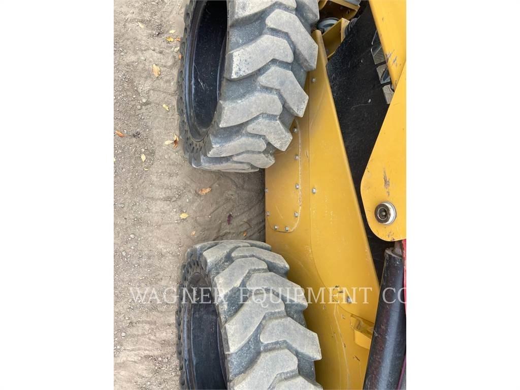 CAT 236D3 Мини товарачи
