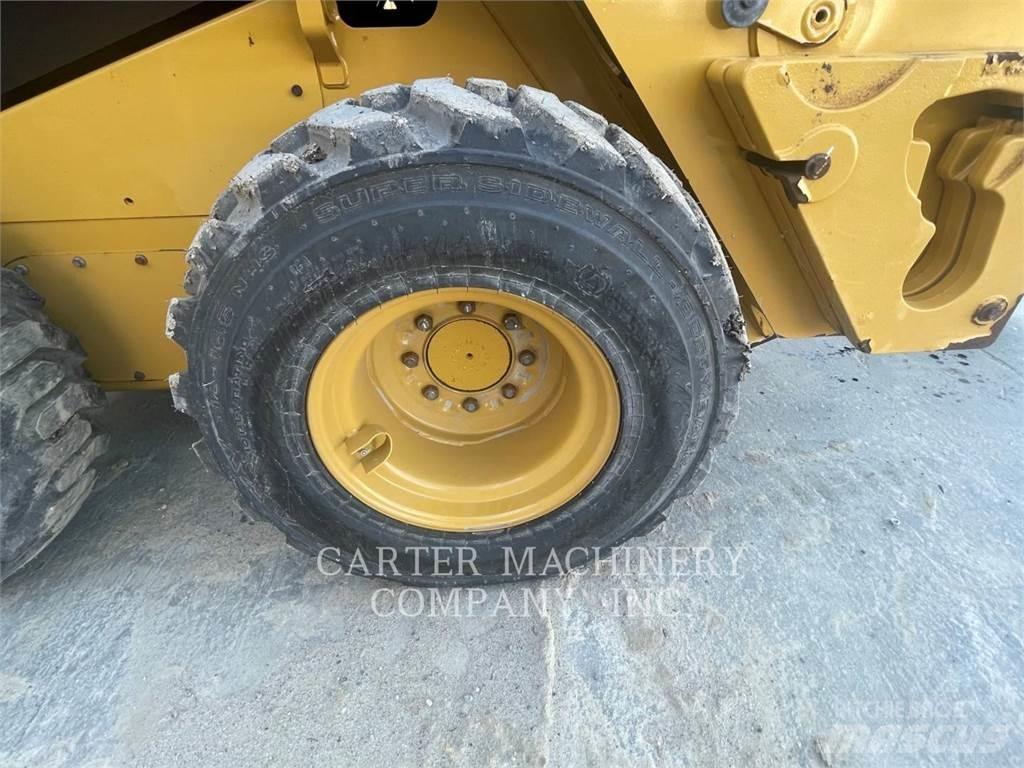 CAT 236D3 Мини товарачи
