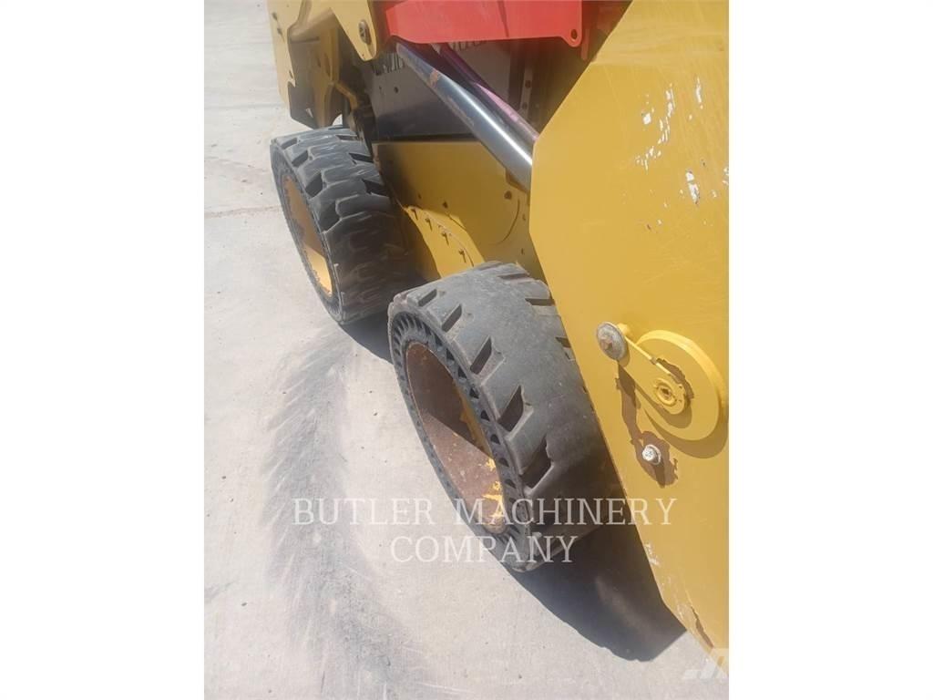 CAT 236D3 Мини товарачи
