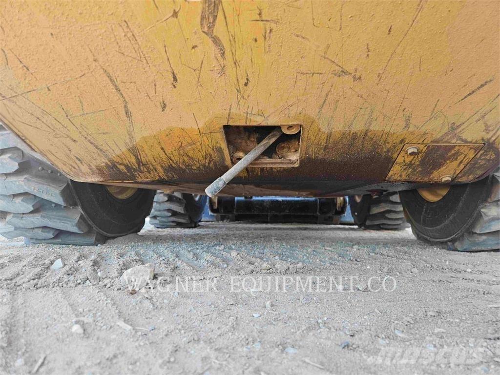CAT 236D3 Мини товарачи
