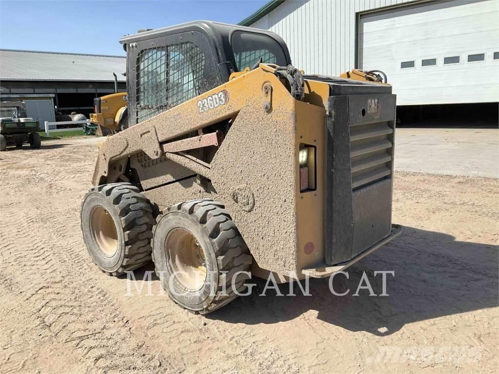 CAT 236D3 AQ Мини товарачи
