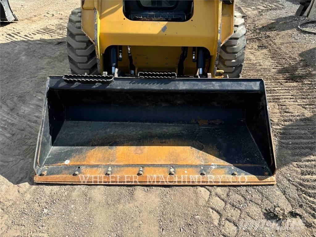 CAT 236D3 C3H2 Мини товарачи
