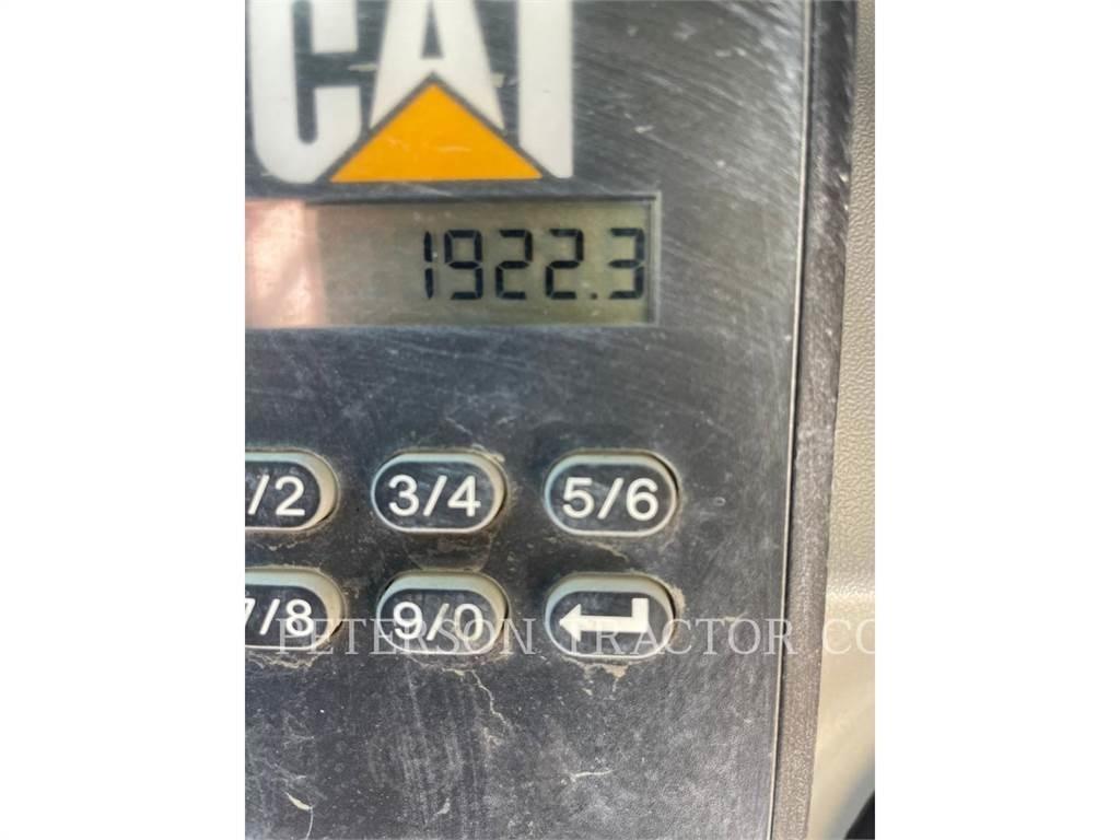 CAT 239D Верижен товарач