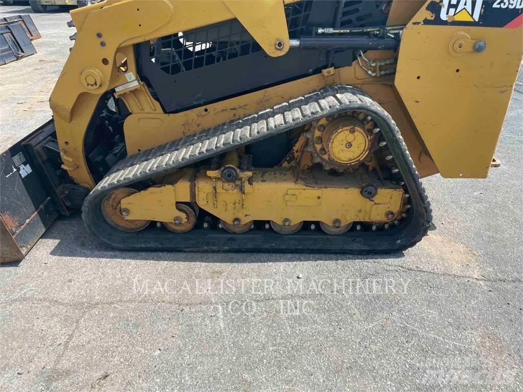 CAT 239D Верижен товарач