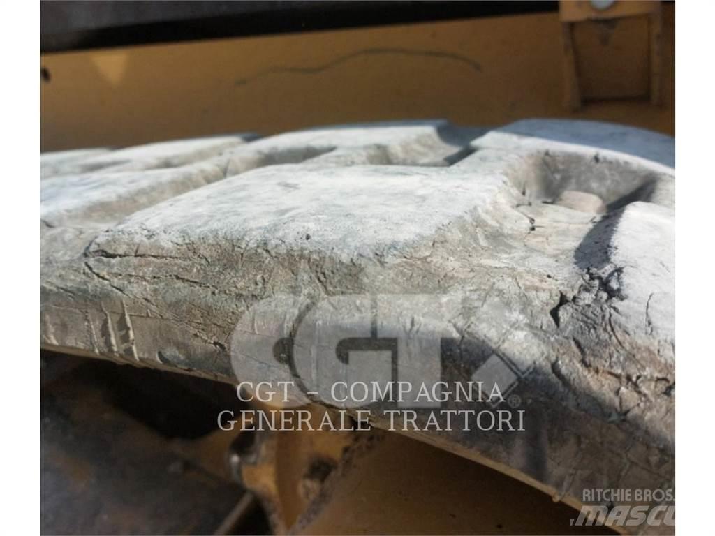 CAT 239D Верижен товарач